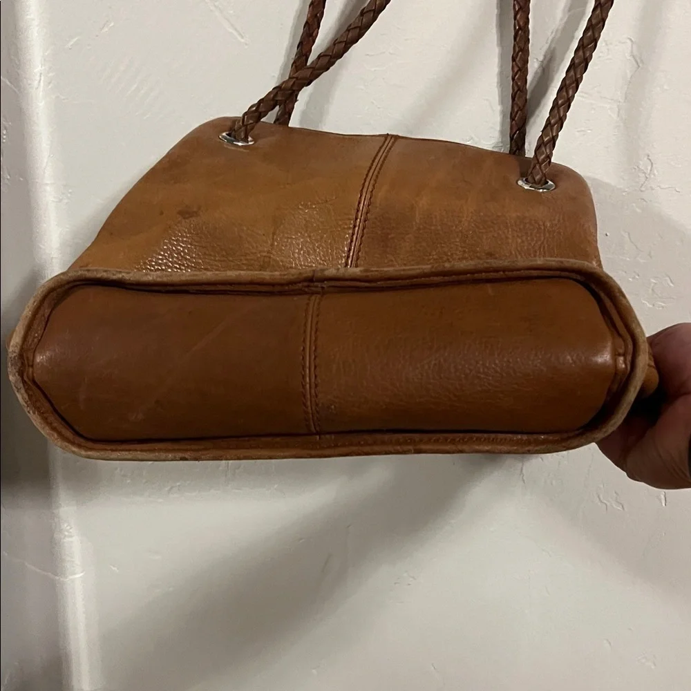Elegant Genuine Leather Fossil Shoulder Bag - Picture 6 of 10